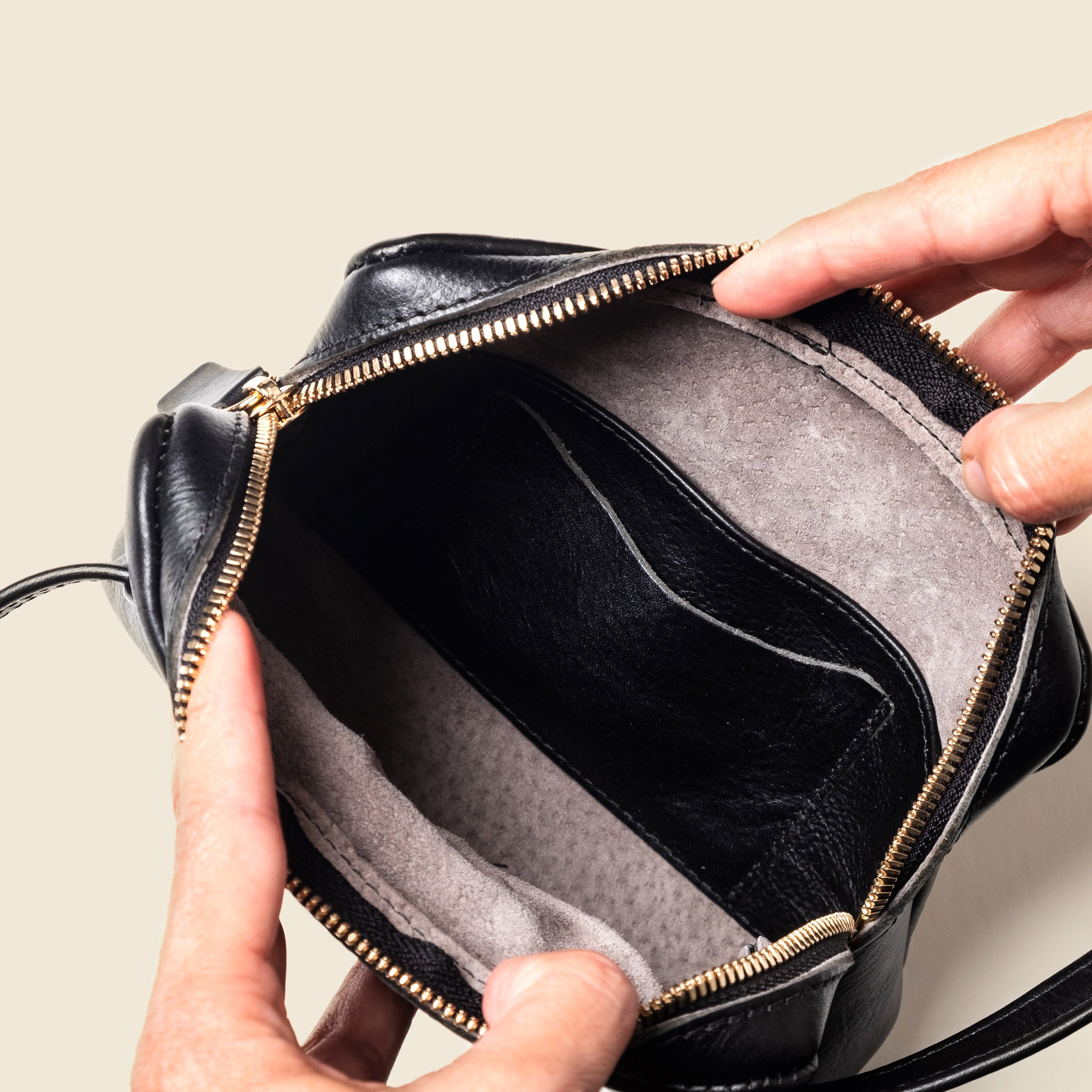 durable black fanny pack