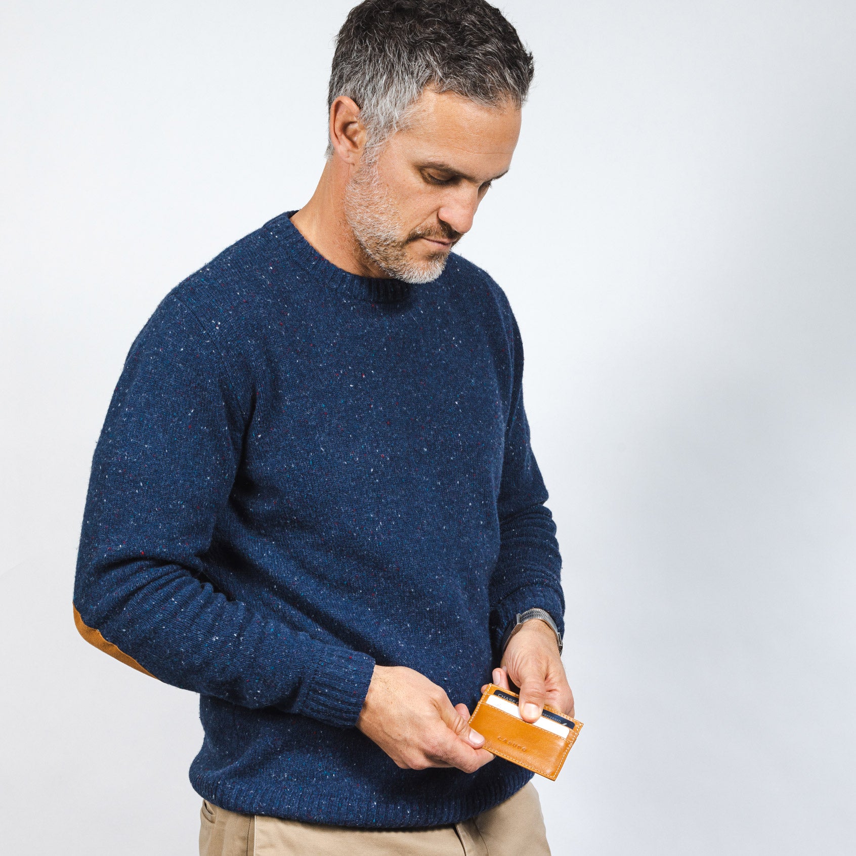 Thin leather cardholder wallet for a few cards