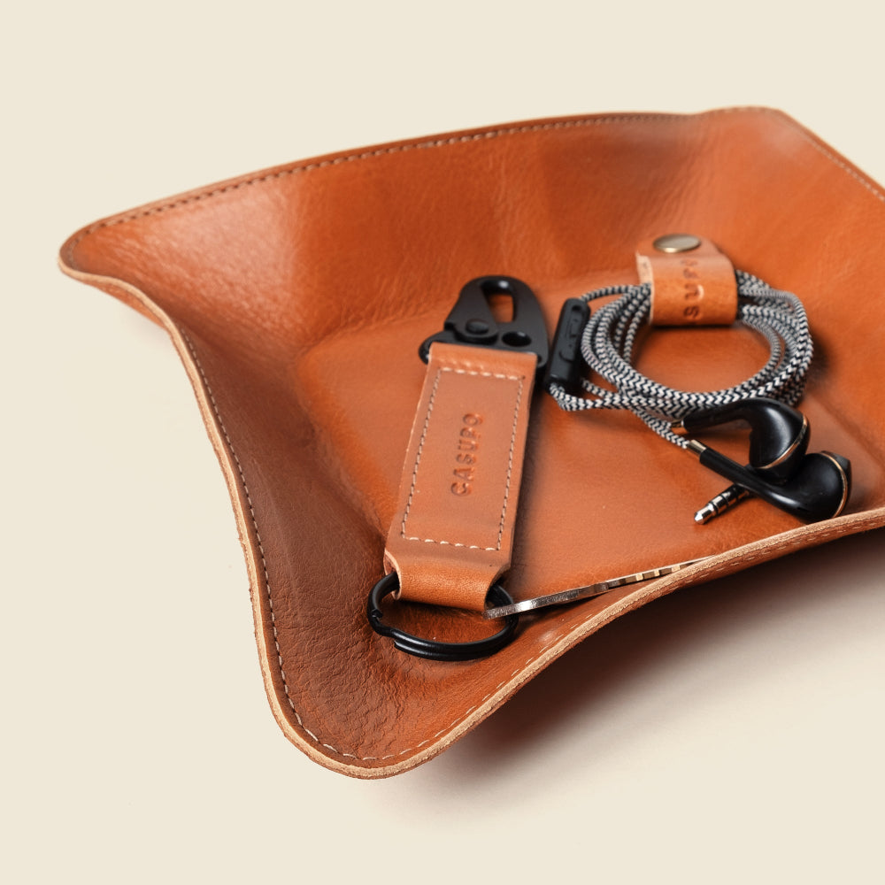durable leather keychain with carabiner