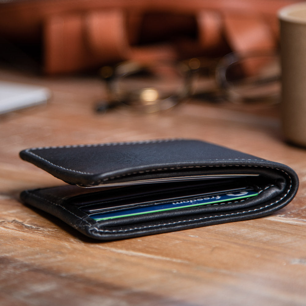 Large leather cardholder for men