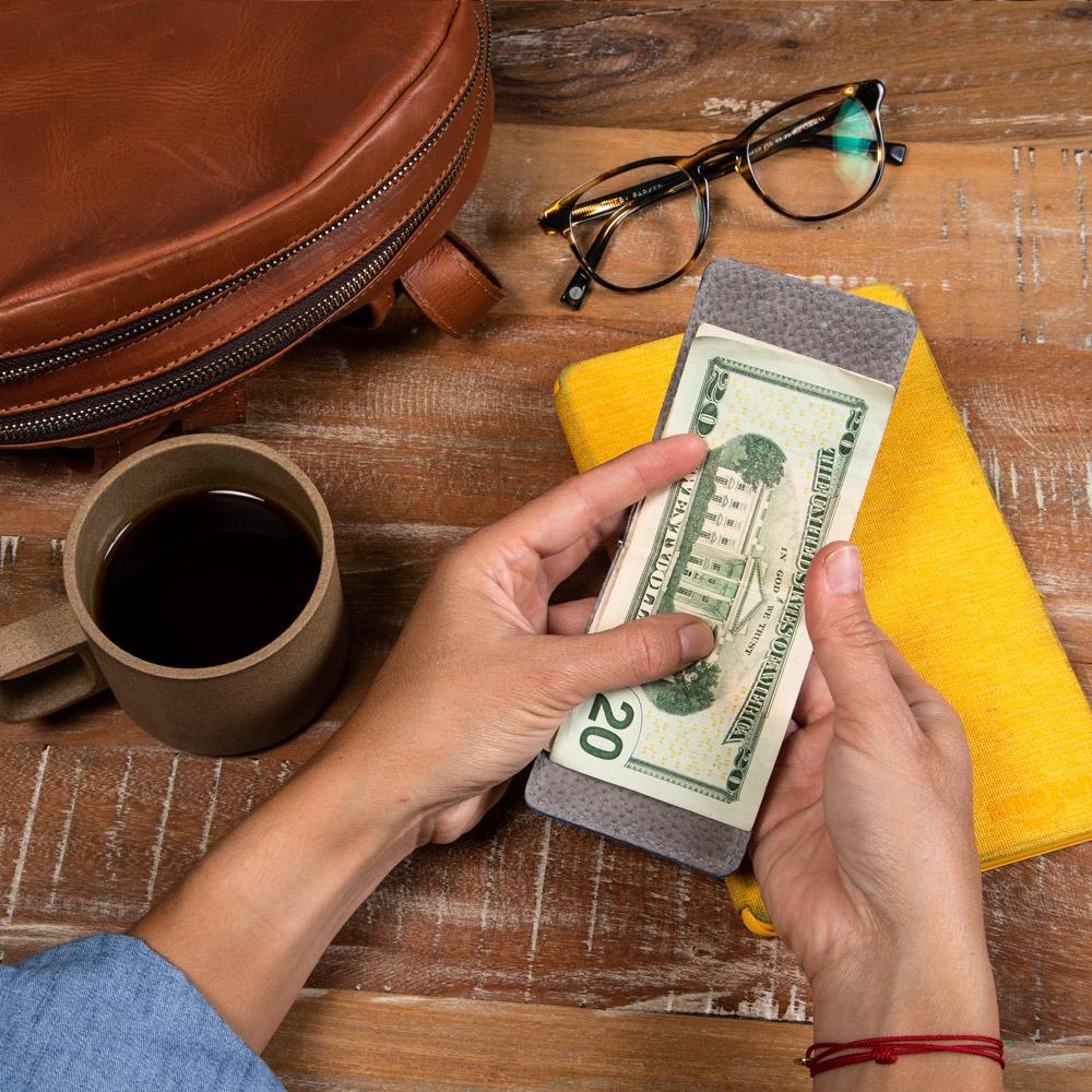 Men's sustainable leather wallets