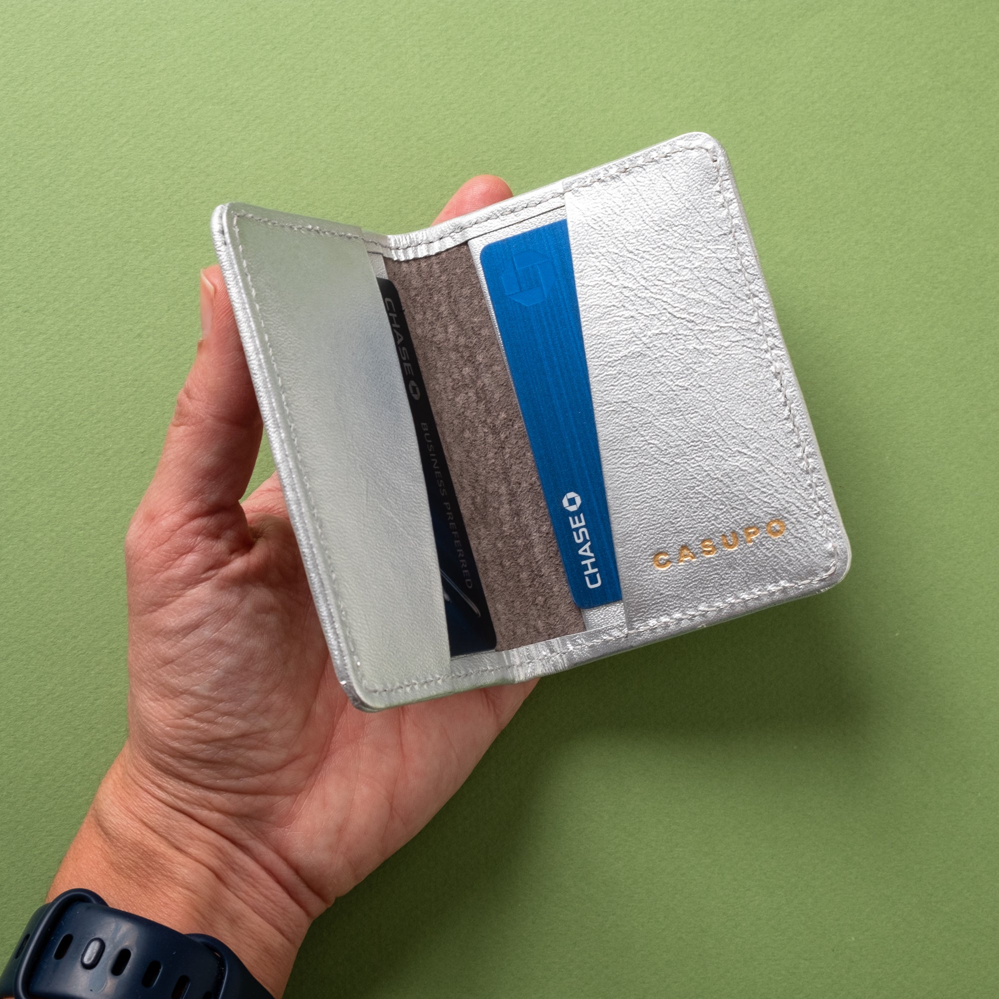 Silver leather bifold wallet from Casupo for minimalist