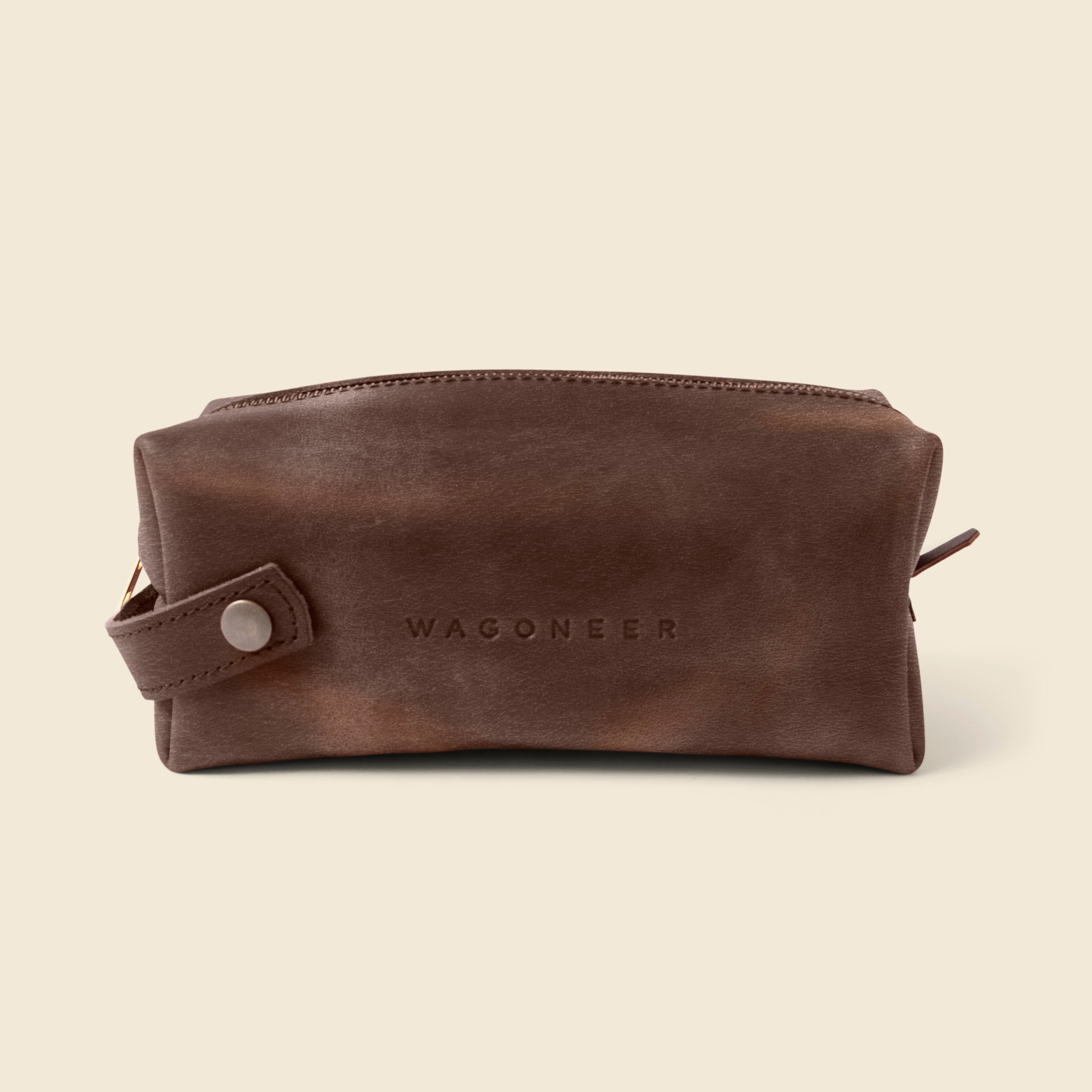customizable leather dopp kit for executives and corporate gifts. 