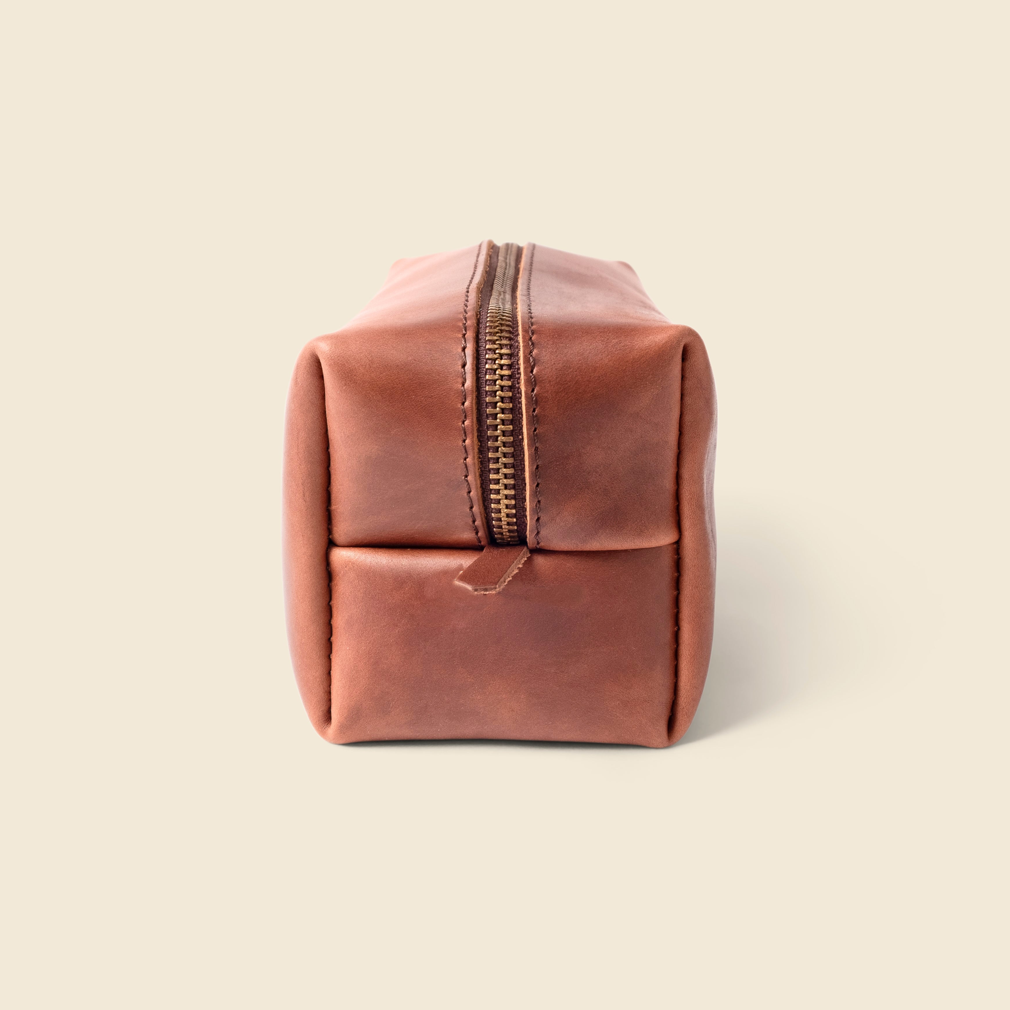 leather toiletry bag for corporate gifts