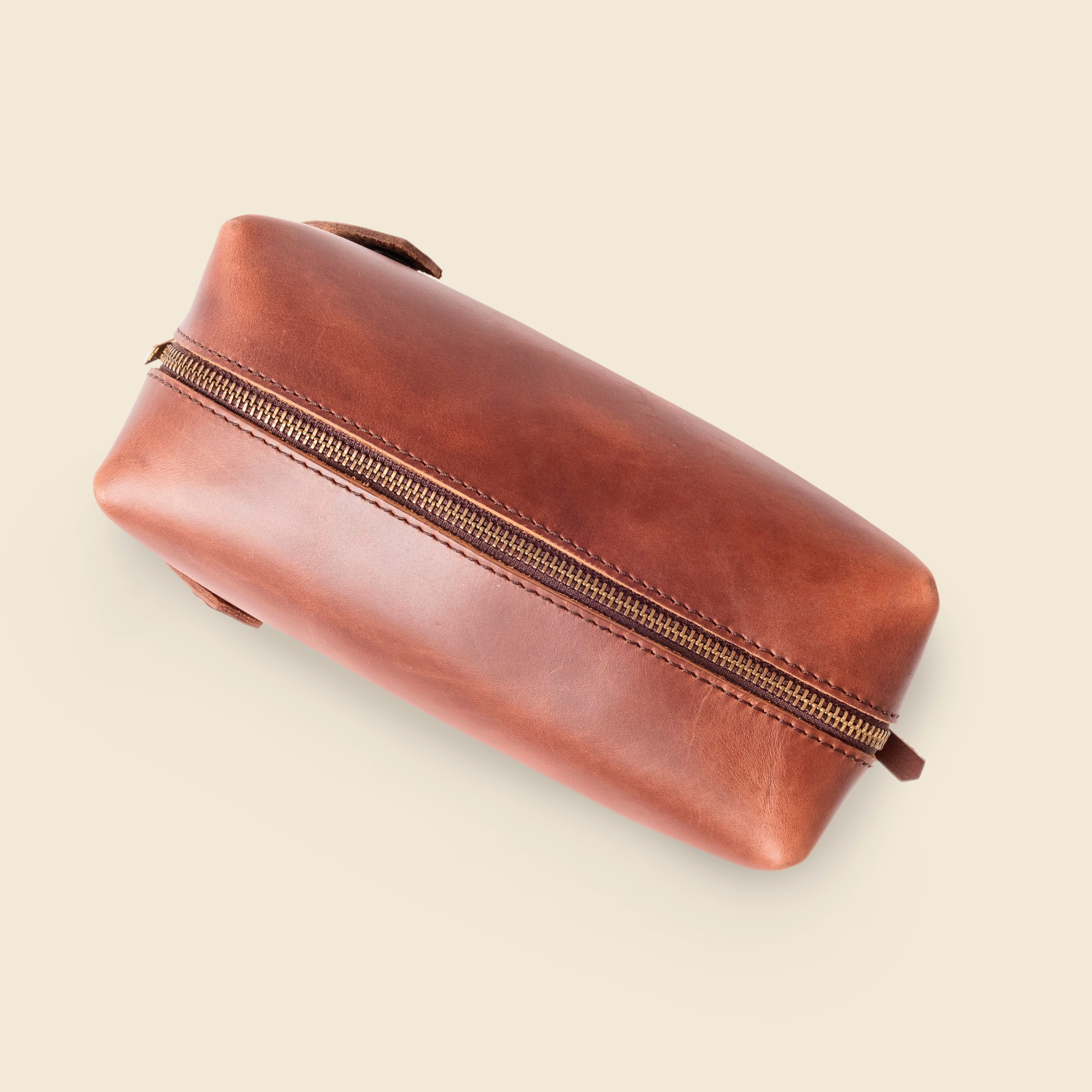 leather toiletry bag for corporate gifts like Rustico