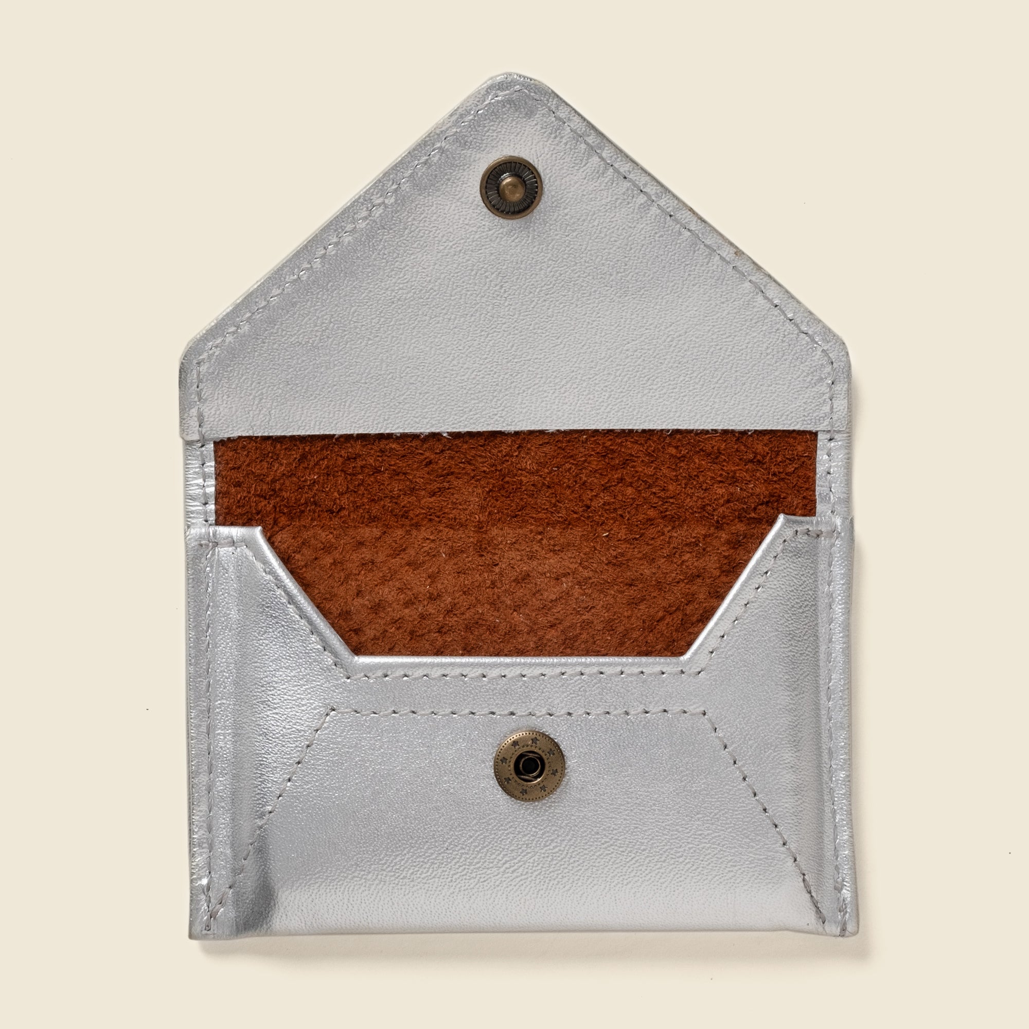 Silver leather envelope wallet from Casupo for women