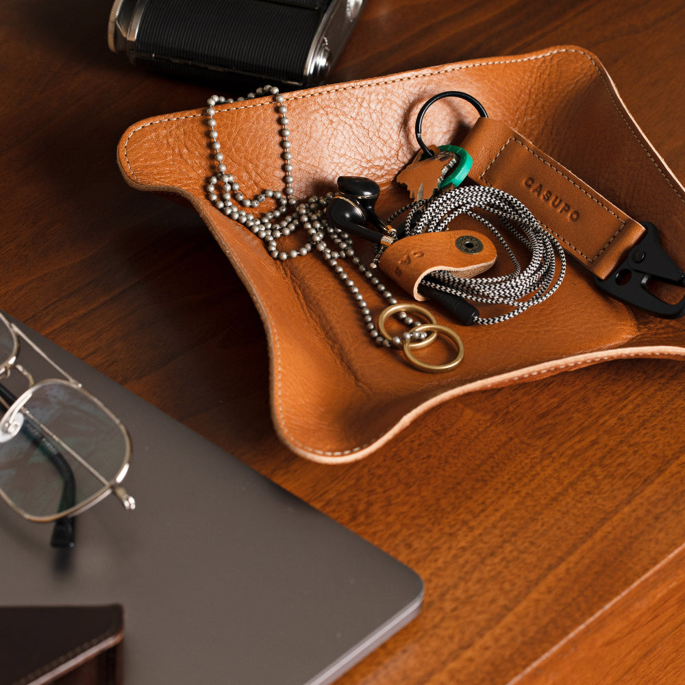 sustainable leather keychain with carabiner